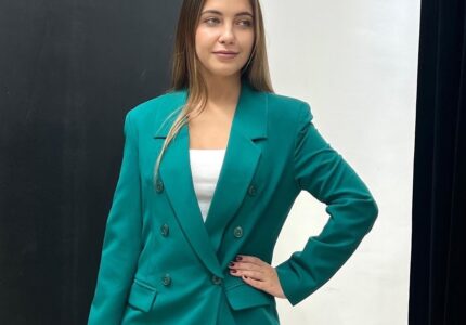 Зеленый классический костюм
