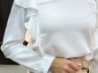 Белая блуза с кожаной юбкой